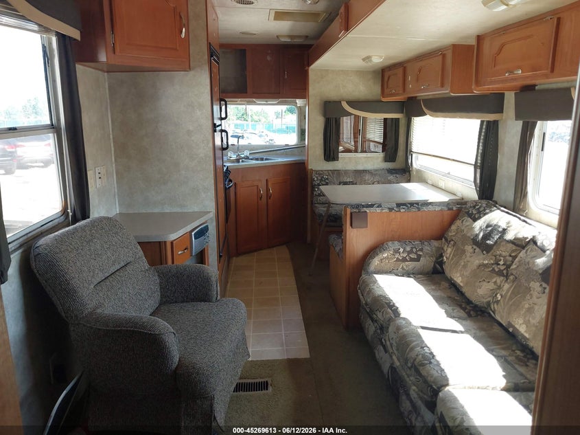 2005 Coachmen 300 tbs VIN 1TC2B225X53000444 IAAI salvage auction — ROOF, Clear (Indiana), sold $525 on 2026-07-28 (photo 8)