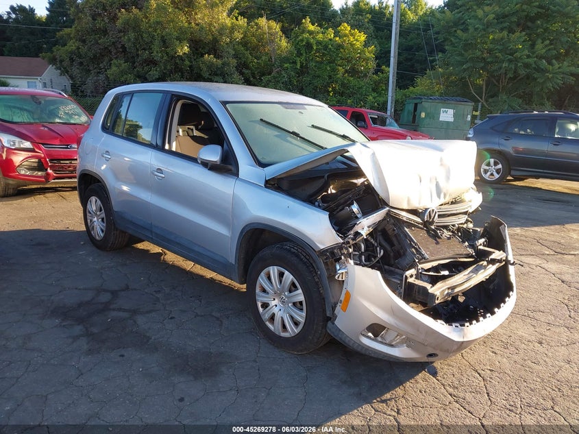 2017 Volkswagen Tiguan VIN WVGAV7AXXHK048692 IAAI salvage auction — FRONT END, Salvage Title, sold $225 on 2026-07-09 (photo 1)