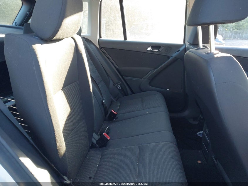 2017 Volkswagen Tiguan VIN WVGAV7AXXHK048692 IAAI salvage auction — FRONT END, Salvage Title, sold $225 on 2026-07-09 (photo 8)
