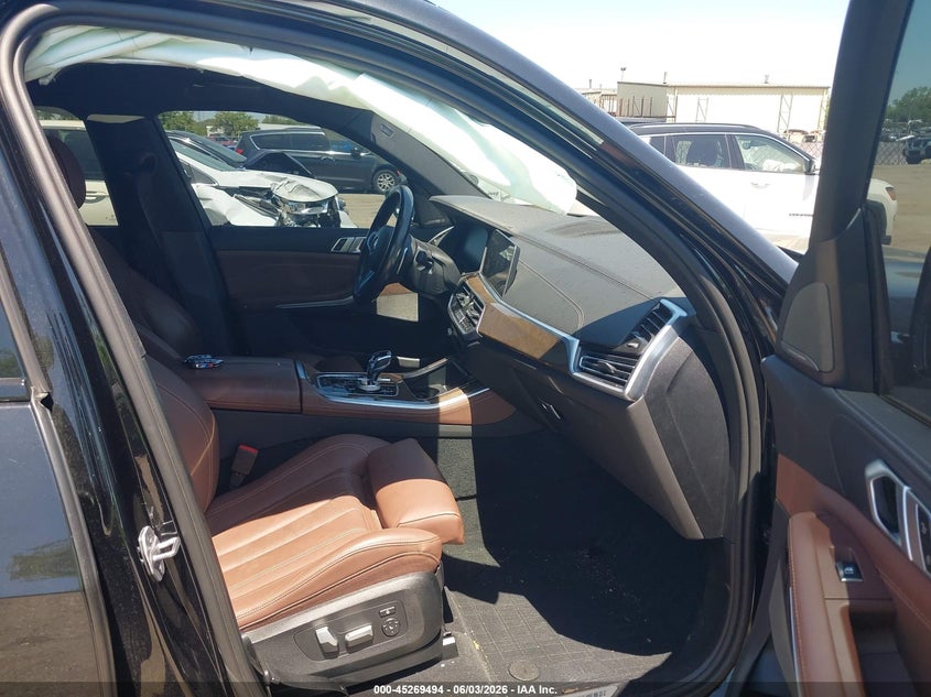 2021 BMW X5 VIN 5UXCR6C08M9F53760 IAAI salvage auction — RIGHT FRONT, Clear (Michigan), sold $27,000 on 2026-07-18 (photo 5)