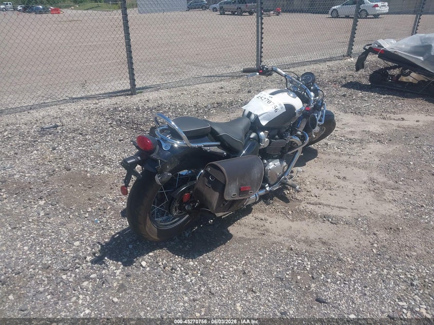 2019 Triumph motorcycle Bonneville VIN SMTD46HL6KT941625 IAAI salvage auction — BIOHAZARD/CHEMICAL, Salvage (Illinois), sold $1,000 on 2026-07-29 (photo 4)