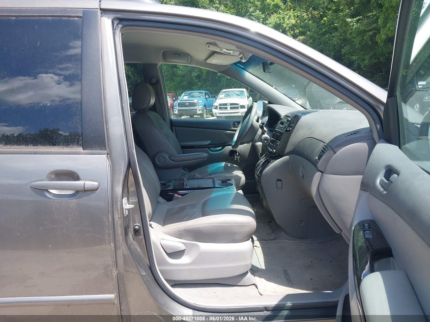2004 Toyota Sienna VIN 5TDZA23C14S159280 IAAI salvage auction — NORMAL WEAR, Clear (Kansas), sold $675 on 2026-07-15 (photo 5)