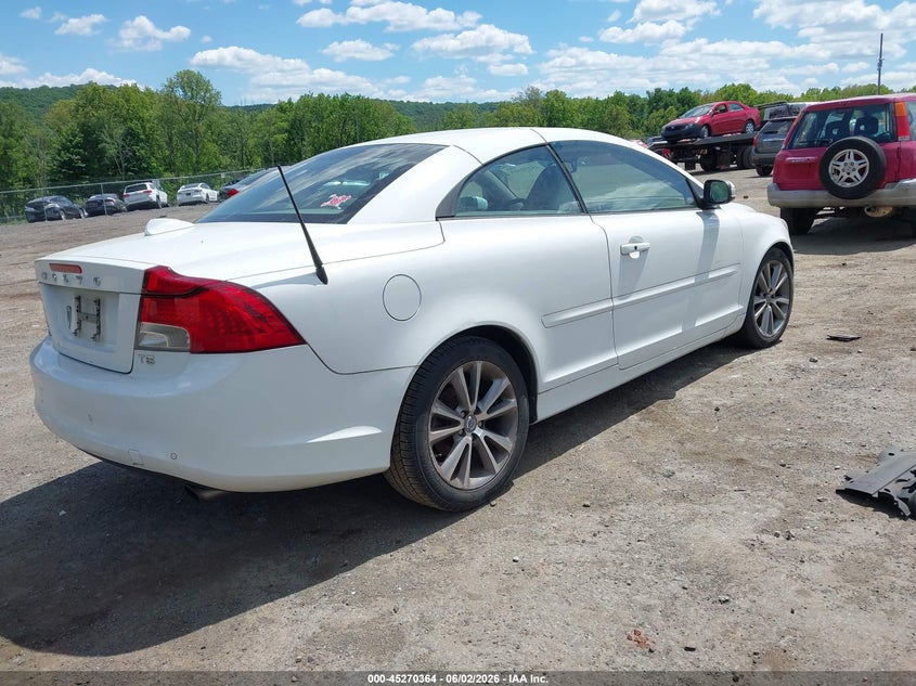 2011 Volvo C70 VIN YV1672MCXBJ119266 IAAI salvage auction — NORMAL WEAR, Clear (New Jersey), sold $600 on 2026-07-09 (photo 4)