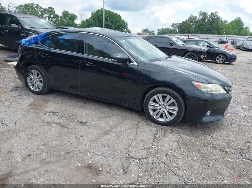 2013 Lexus ES VIN JTHBK1GGXD2010037 IAAI salvage auction — RIGHT REAR, Salvage Title, sold $1,100 on 2026-07-15 (photo 1)