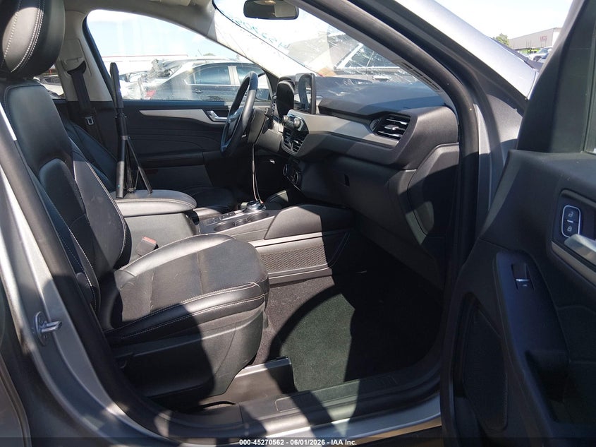2022 Ford Escape VIN 1FMCU0H66NUA20565 IAAI salvage auction — HAIL, Clear (Oklahoma), sold $8,100 on 2026-07-28 (photo 5)