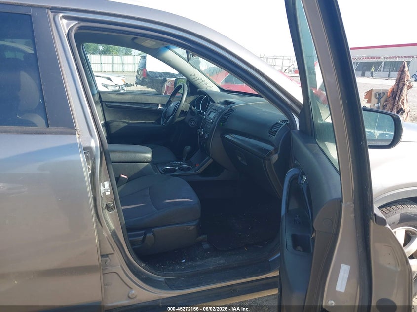 2013 Kia Sorento VIN 5XYKTDA23DG403400 IAAI salvage auction — ENGINE DAMAGE, Clear (Georgia), sold $925 on 2026-07-09 (photo 5)