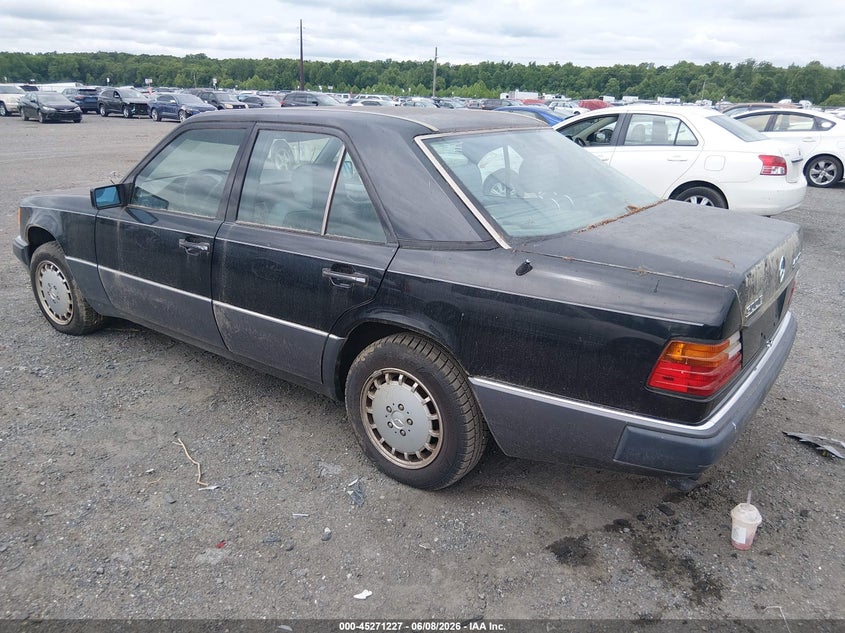 1993 Mercedes-benz 300 VIN WDBED30E3PB869566 IAAI salvage auction — NORMAL WEAR, Clear (Michigan), sold $725 on 2026-07-20 (photo 3)