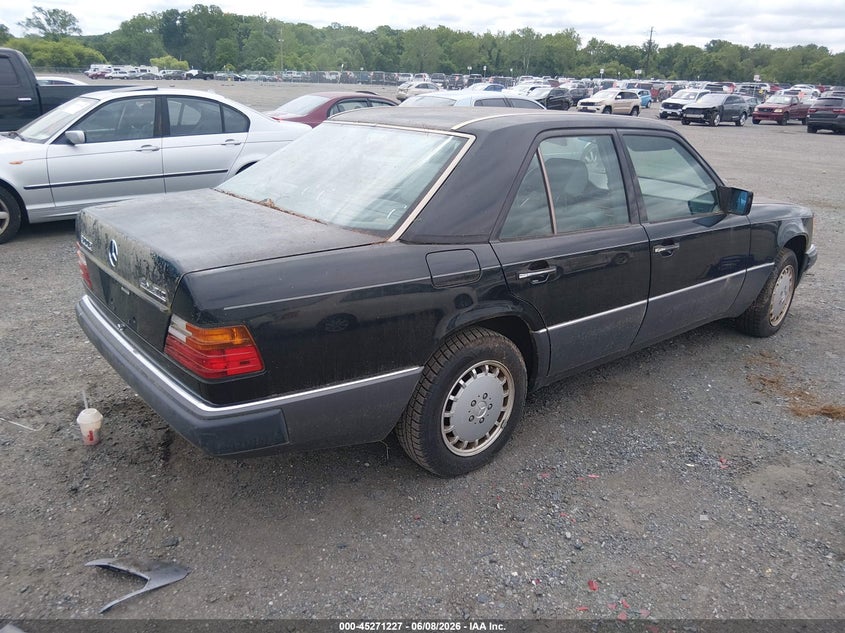 1993 Mercedes-benz 300 VIN WDBED30E3PB869566 IAAI salvage auction — NORMAL WEAR, Clear (Michigan), sold $725 on 2026-07-20 (photo 4)