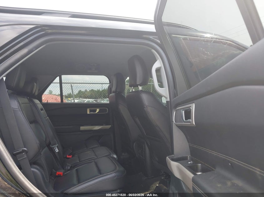 2024 Ford Explorer VIN 1FMSK7DH3RGA04054 IAAI salvage auction — SIDE, Rebuildable (Florida), sold $8,100 on 2026-07-30 (photo 8)