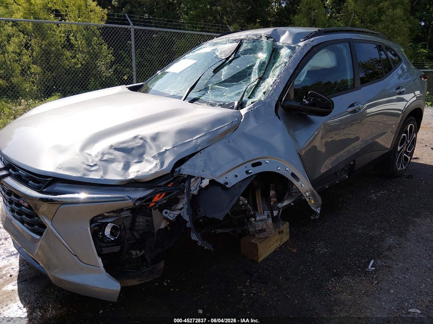 2025 Chevrolet Trax VIN KL77LJEP1SC163658 IAAI salvage auction — ROLLOVER, Salvage Title, sold $2,450 on 2026-08-01 (photo 6)