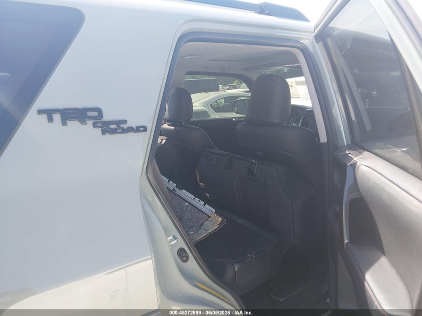 2022 Toyota 4runner VIN JTERU5JR0N5993754 IAAI salvage auction — REAR END, Salvage Title, sold $23,950 on 2026-07-06 (photo 8)
