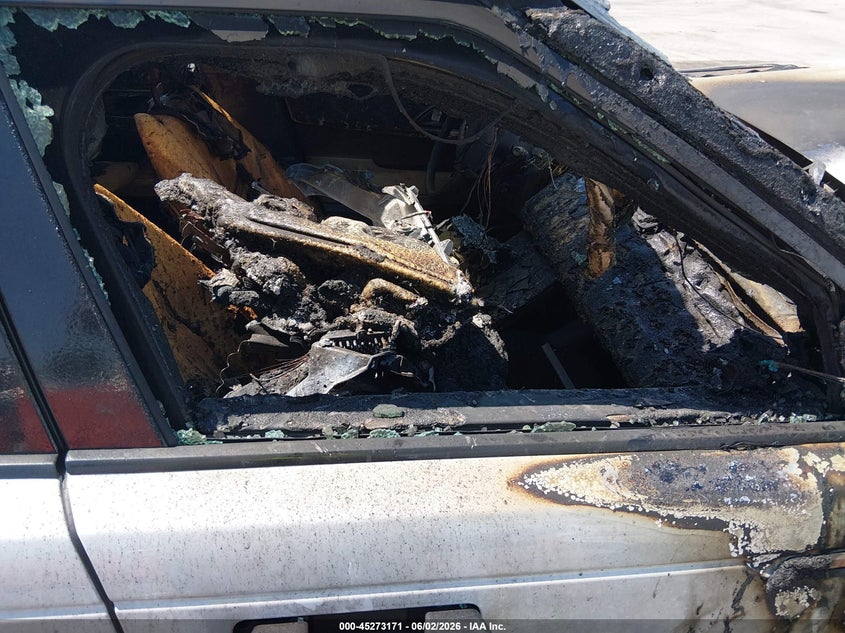 2021 Land rover Range rover velar VIN SALYT2EU0MA310577 IAAI salvage auction — Burn Engine, Salvage Title, sold $675 on 2026-07-21 (photo 5)