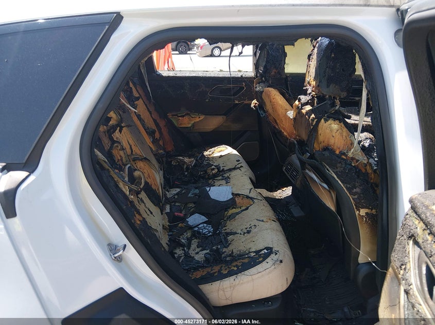 2021 Land rover Range rover velar VIN SALYT2EU0MA310577 IAAI salvage auction — Burn Engine, Salvage Title, sold $675 on 2026-07-21 (photo 8)