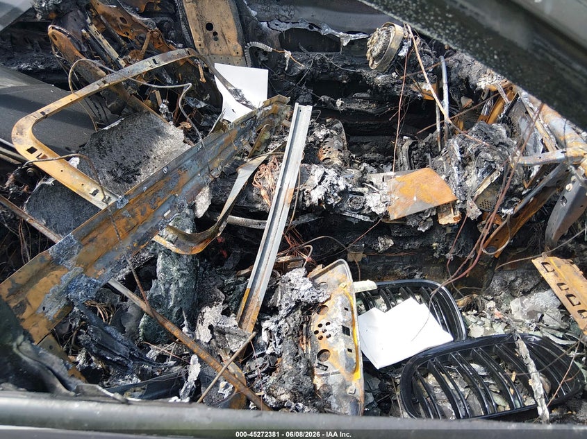 2012 BMW 7er VIN WBAKB8C52CC448071 IAAI salvage auction — Burn Interior, Salvage Title, sold $425 on 2026-07-16 (photo 5)