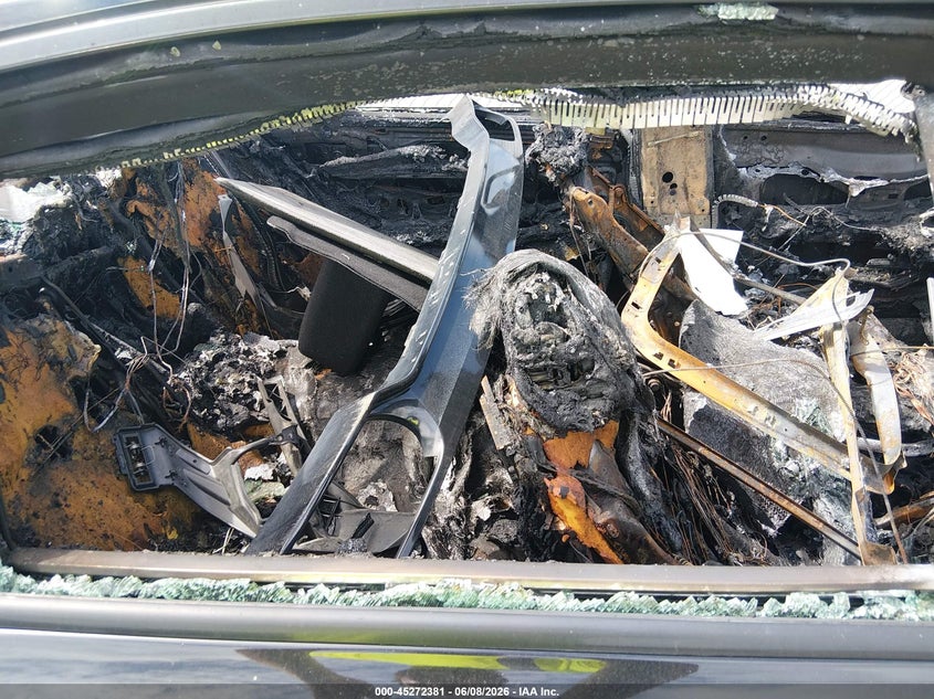 2012 BMW 7er VIN WBAKB8C52CC448071 IAAI salvage auction — Burn Interior, Salvage Title, sold $425 on 2026-07-16 (photo 8)