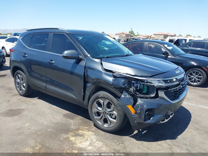 2024 Kia Seltos VIN KNDEUCAA9R7496889 IAAI salvage auction — RIGHT FRONT, Salvage Title, sold $7,700 on 2026-07-13 (photo 1)