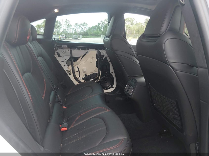 2024 Maserati Levante VIN ZN661XUM5RX444443 IAAI salvage auction — LEFT & RIGHT, Salvage Title, sold $24,000 on 2026-07-06 (photo 8)