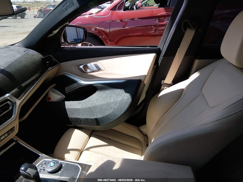 2019 BMW 3er VIN WBA5R1C59KAK12740 IAAI salvage auction — RIGHT SIDE, Original (Texas), sold $6,100 on 2026-08-20 (photo 5)