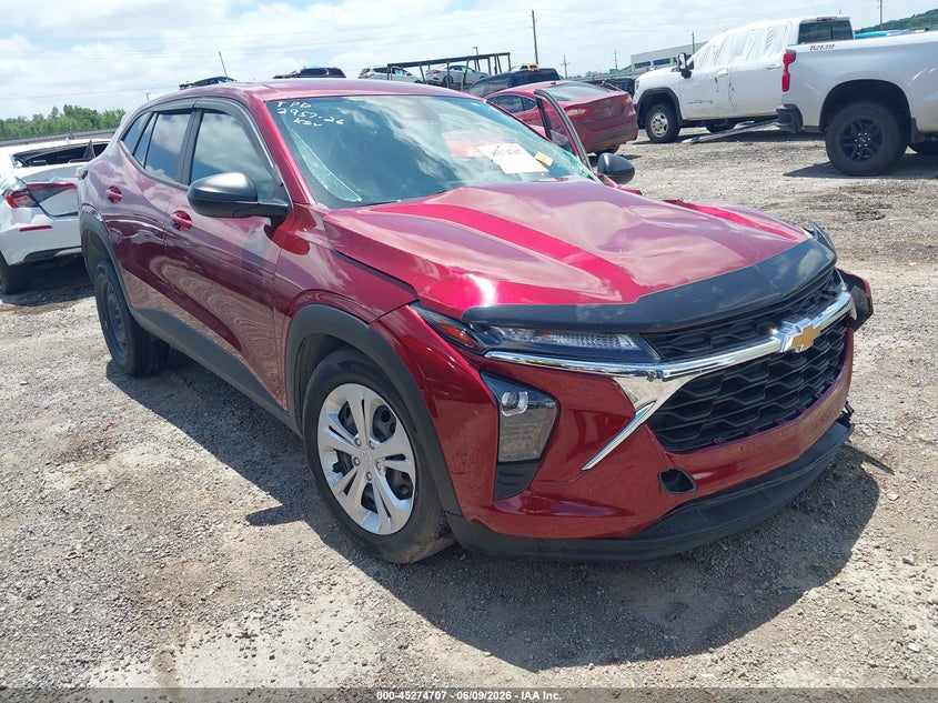 2025 Chevrolet Trax VIN KL77LFEP1SC010940 IAAI salvage auction — LEFT FRONT, Junk (Oklahoma), sold $2,350 on 2026-08-01 (photo 1)