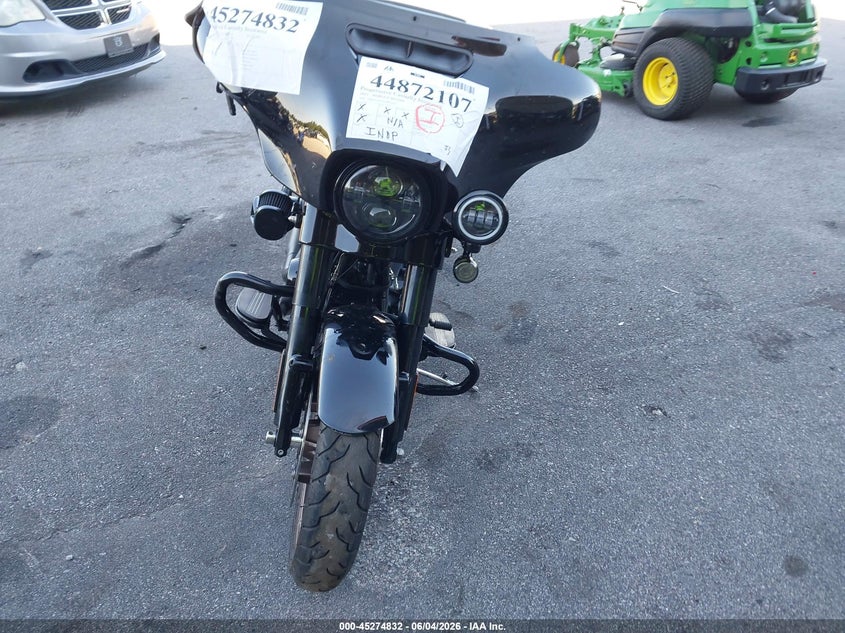 2022 Harley-davidson Street glide VIN 1HD1ABL13NB621955 IAAI salvage auction — RIGHT SIDE, Salvage (North Carolina), sold $9,750 on 2026-09-15 (photo 5)