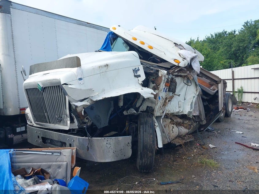 2001 International 9000-series VIN 2HSCEAER81C000714 IAAI salvage auction — ROLLOVER, Salvage (Texas), sold $3,850 on 2026-07-08 (photo 2)