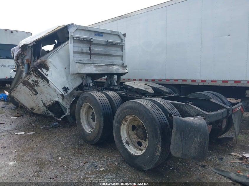 2001 International 9000-series VIN 2HSCEAER81C000714 IAAI salvage auction — ROLLOVER, Salvage (Texas), sold $3,850 on 2026-07-08 (photo 3)