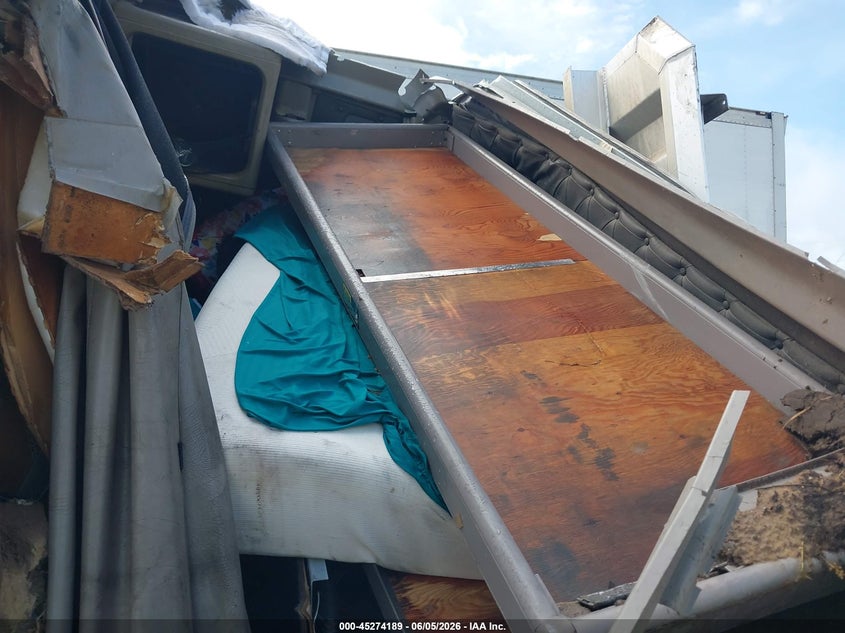 2001 International 9000-series VIN 2HSCEAER81C000714 IAAI salvage auction — ROLLOVER, Salvage (Texas), sold $3,850 on 2026-07-08 (photo 5)