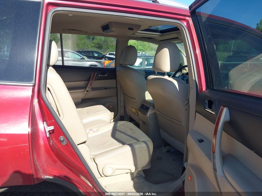 2009 Toyota Highlander VIN JTEES42A392120014 IAAI salvage auction — RIGHT SIDE, Clear (Wisconsin), sold $2,200 on 2026-07-09 (photo 8)