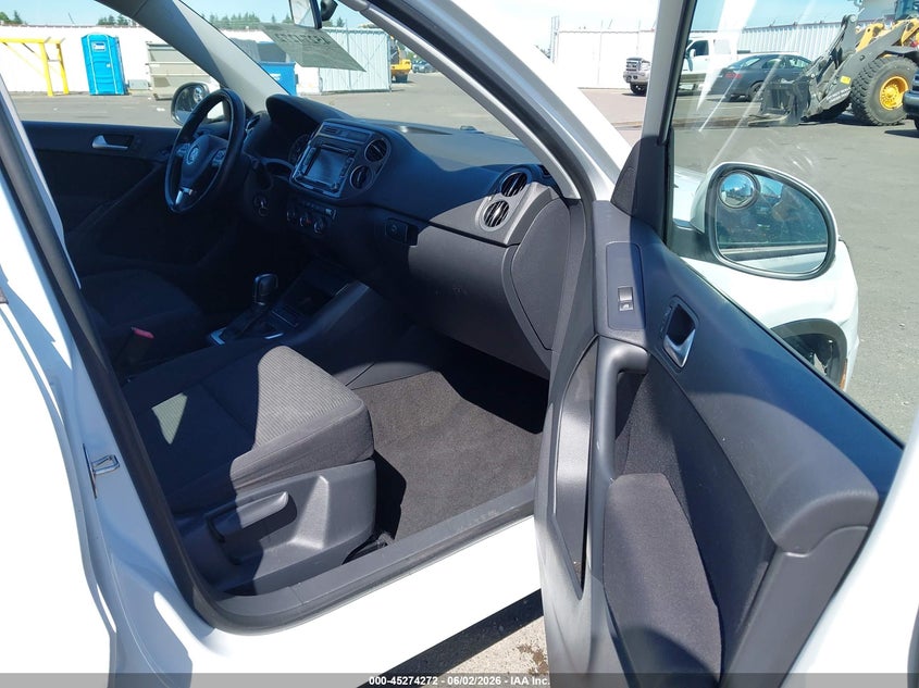 2015 Volkswagen Tiguan VIN WVGAV7AX1FW541473 IAAI salvage auction — RIGHT FRONT, Salvage (Oregon), sold $1,300 on 2026-08-18 (photo 5)