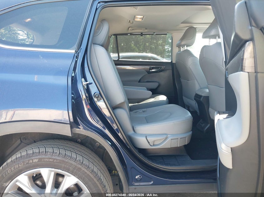 2022 Toyota Highlander VIN 5TDDZRBH8NS162476 IAAI salvage auction — RIGHT SIDE, Salvage Title, sold $15,400 on 2026-07-14 (photo 8)
