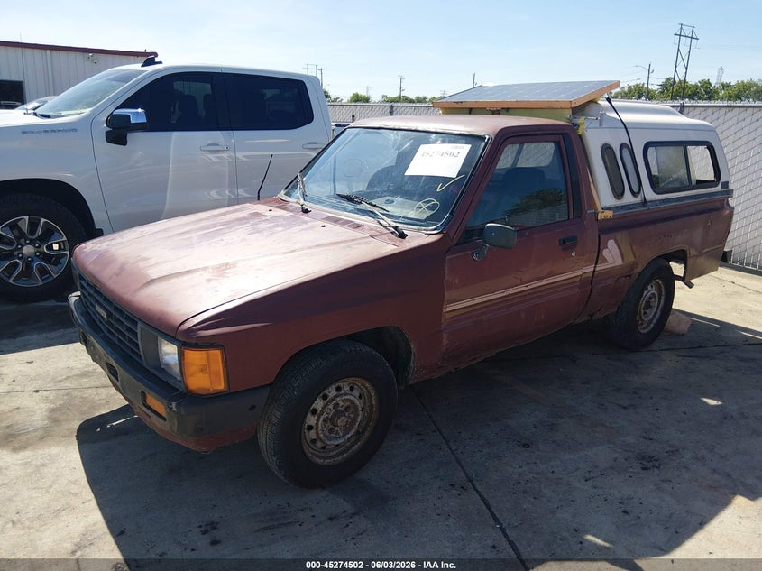 1986 Toyota Pickup VIN JT4RN50R9G0109863 IAAI salvage auction — NORMAL WEAR, Clear (Illinois), sold $1,400 on 2026-07-07 (photo 2)