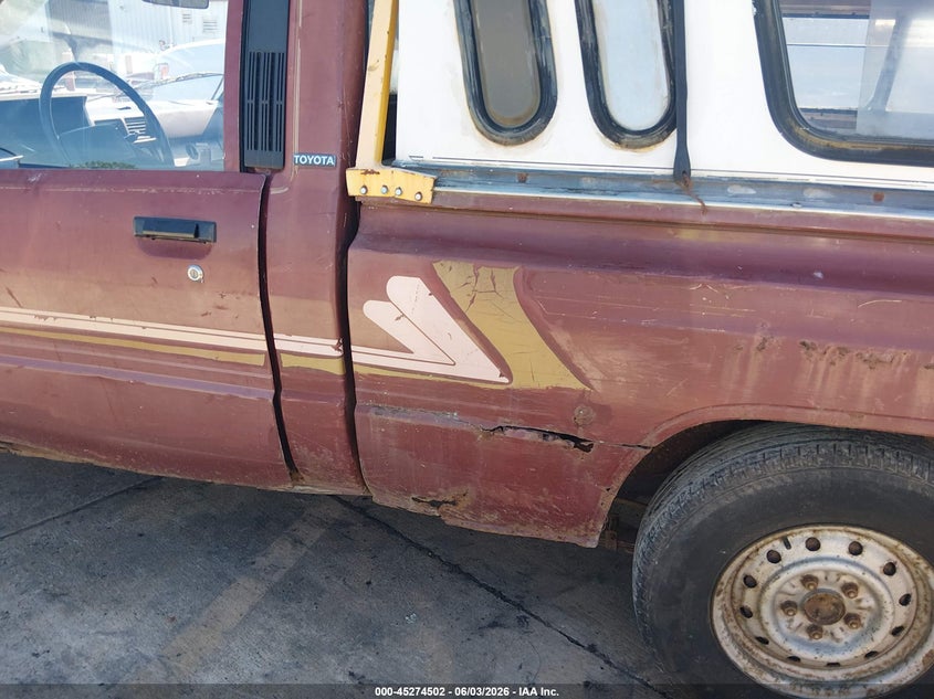 1986 Toyota Pickup VIN JT4RN50R9G0109863 IAAI salvage auction — NORMAL WEAR, Clear (Illinois), sold $1,400 on 2026-07-07 (photo 6)