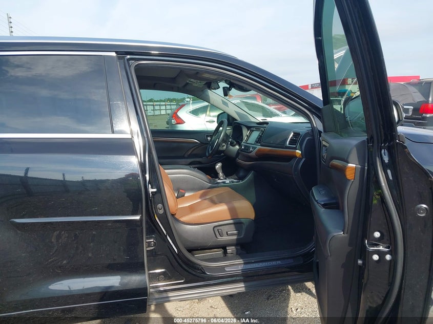 2019 Toyota Highlander VIN 5TDDGRFH5KS074853 IAAI salvage auction — SIDE, Salvage Title, sold $7,100 on 2026-08-22 (photo 5)
