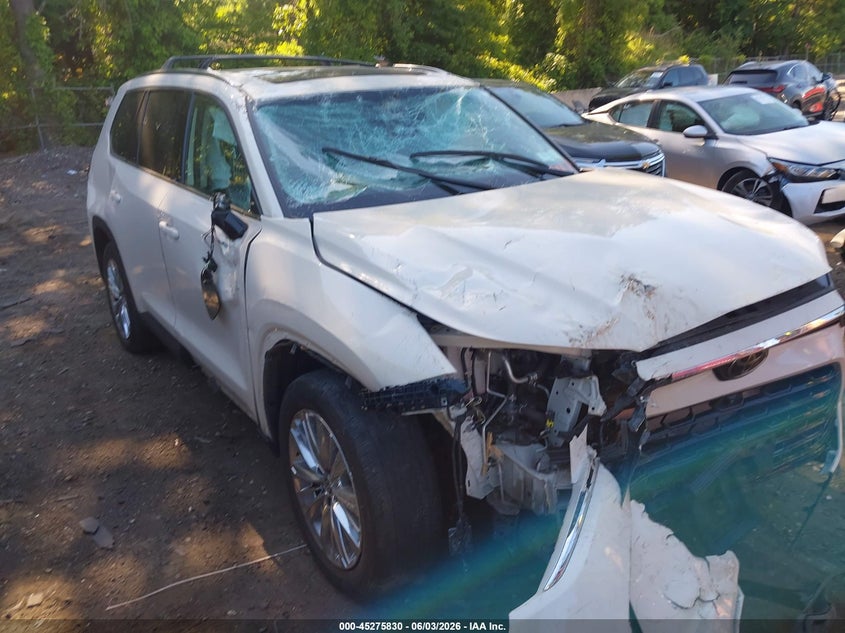 2024 Toyota Highlander VIN 5TDAAAB56RS025835 IAAI salvage auction — FRONT END, Salvage Title, sold $3,700 on 2026-07-21 (photo 1)