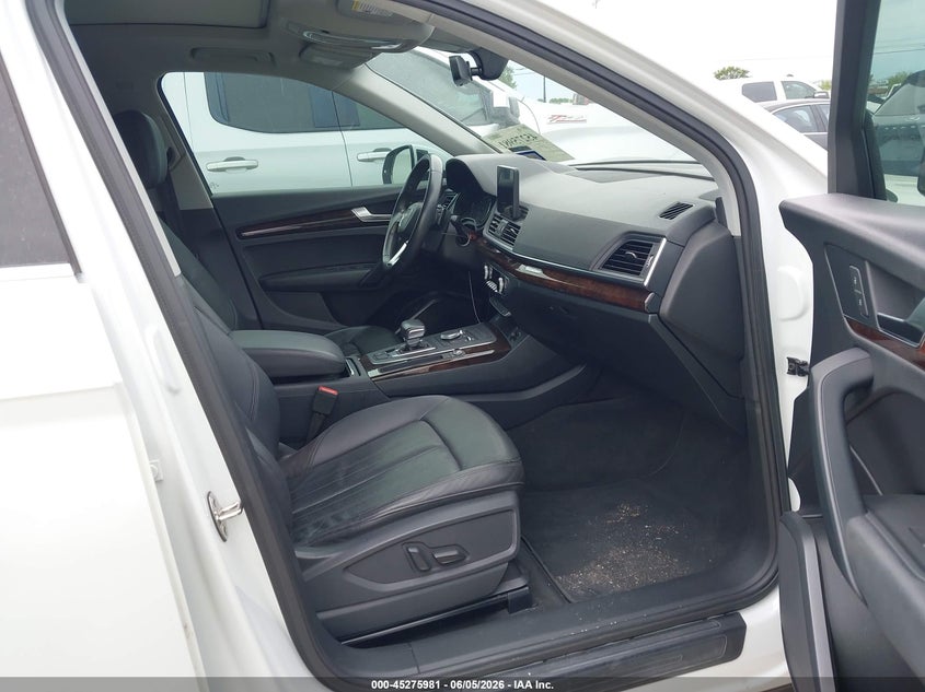 2019 Audi Q5 VIN WA1ANAFYXK2045215 IAAI salvage auction — WATER/FLOOD, Salvage Title, sold $3,350 on 2026-07-29 (photo 5)