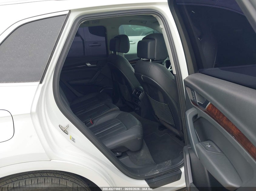 2019 Audi Q5 VIN WA1ANAFYXK2045215 IAAI salvage auction — WATER/FLOOD, Salvage Title, sold $3,350 on 2026-07-29 (photo 8)