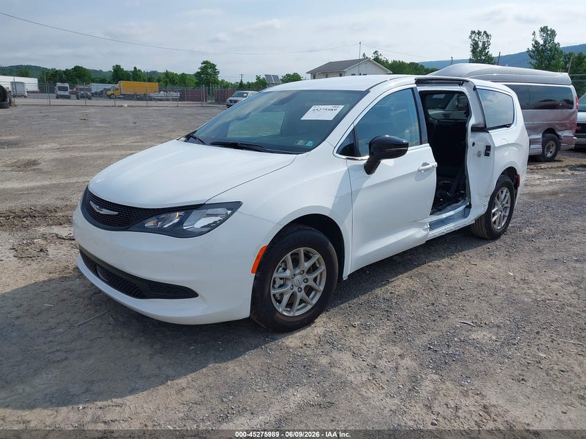 2026 Chrysler Voyager VIN 2C4RC1CG2TR261931 IAAI salvage auction — LEFT SIDE, Salvage Title, sold $11,500 on 2026-08-19 (photo 2)