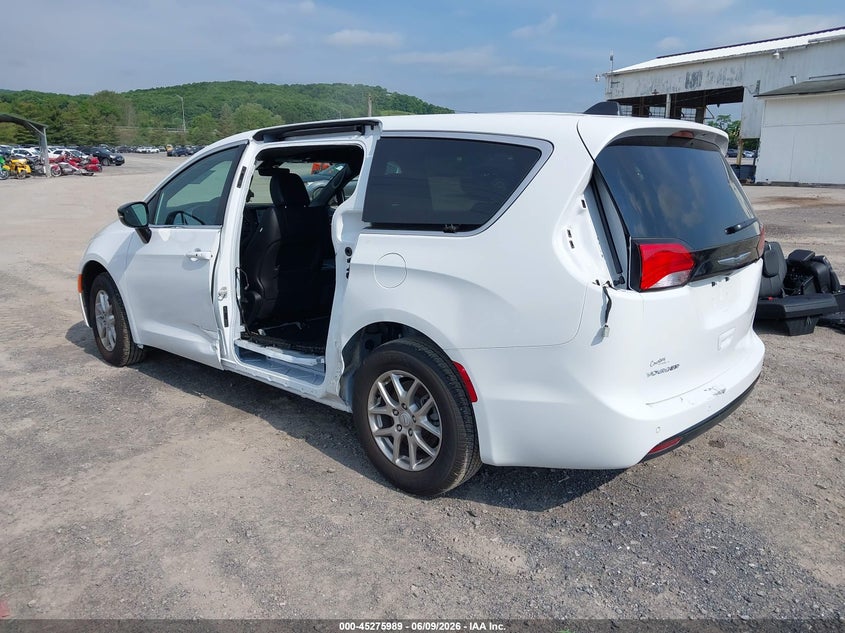 2026 Chrysler Voyager VIN 2C4RC1CG2TR261931 IAAI salvage auction — LEFT SIDE, Salvage Title, sold $11,500 on 2026-08-19 (photo 3)