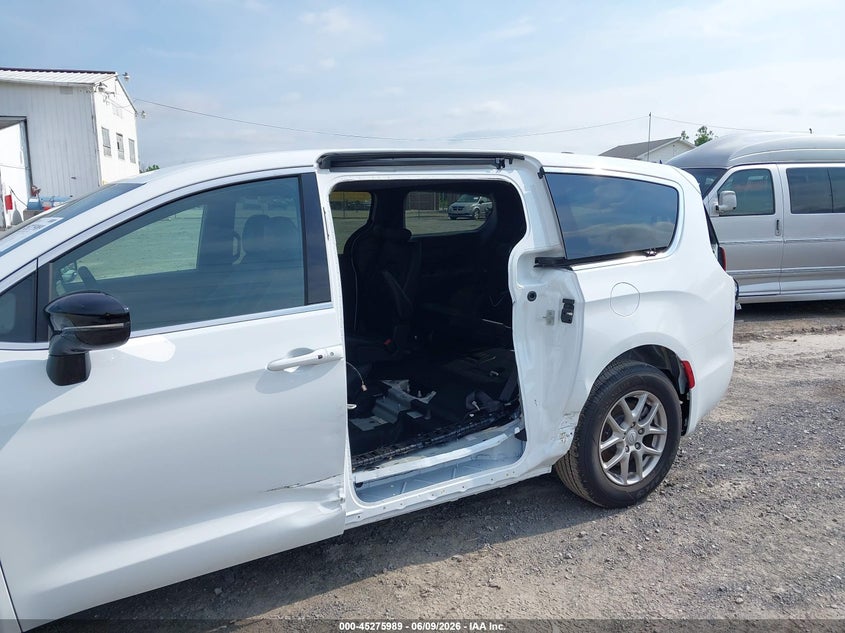 2026 Chrysler Voyager VIN 2C4RC1CG2TR261931 IAAI salvage auction — LEFT SIDE, Salvage Title, sold $11,500 on 2026-08-19 (photo 6)