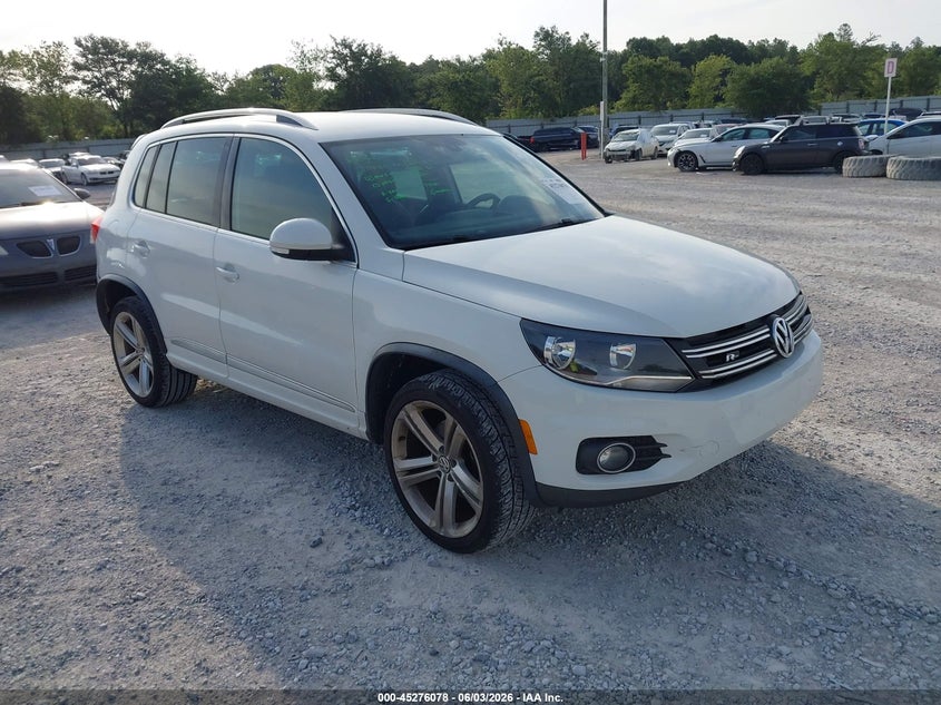 2016 Volkswagen Tiguan VIN WVGAV7AXXGW082722 IAAI salvage auction — REAR END, Salvage Title, sold $2,550 on 2026-07-30 (photo 1)