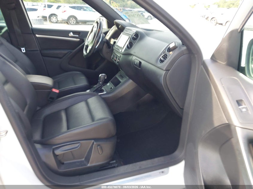 2016 Volkswagen Tiguan VIN WVGAV7AXXGW082722 IAAI salvage auction — REAR END, Salvage Title, sold $2,550 on 2026-07-30 (photo 5)