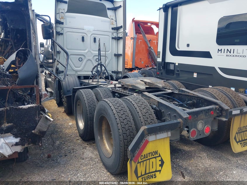 2023 Freightliner New cascadia 126 VIN 3AKNHHDR9PSUA8438 IAAI salvage auction — SIDE, Clear (Utah), sold $11,000 on 2026-07-15 (photo 3)
