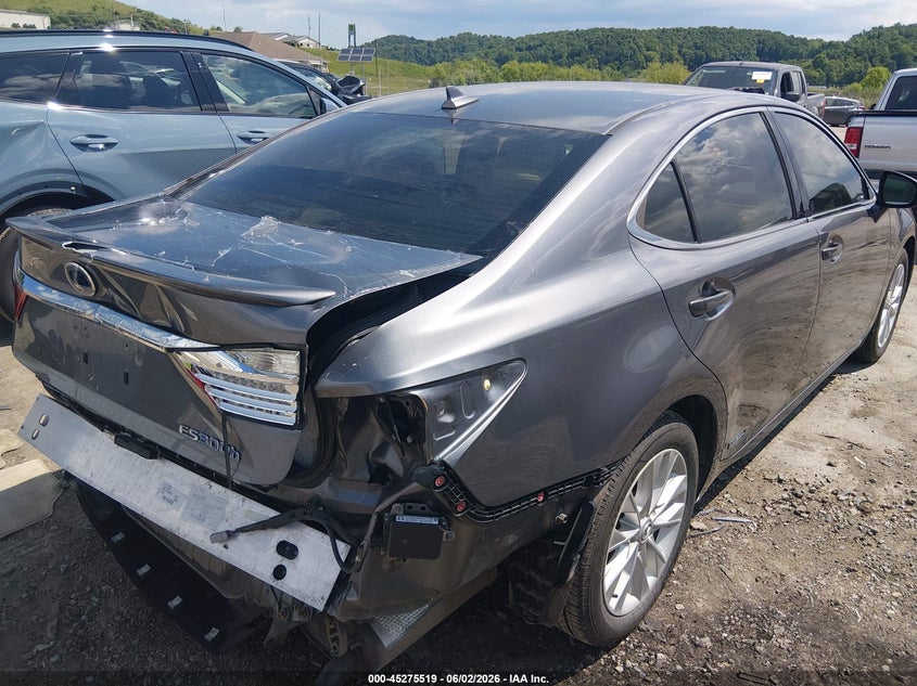 2014 Lexus ES VIN JTHBW1GG2E2059318 IAAI salvage auction — REAR END, Salvage (West Virginia), sold $4,650 on 2026-07-24 (photo 4)