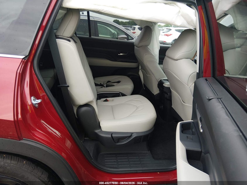 2025 Toyota Highlander VIN 5TDAAAB50SS086930 IAAI salvage auction — RIGHT FRONT, Salvage Title, sold $18,100 on 2026-07-22 (photo 8)