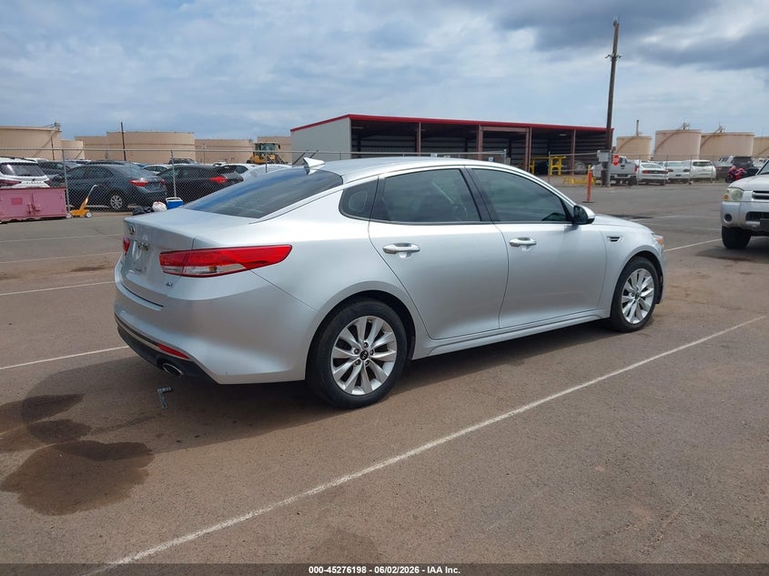 2017 Kia Optima VIN 5XXGU4L32HG159760 IAAI salvage auction — NORMAL WEAR, Clear (Hawaii), sold $825 on 2026-07-28 (photo 4)