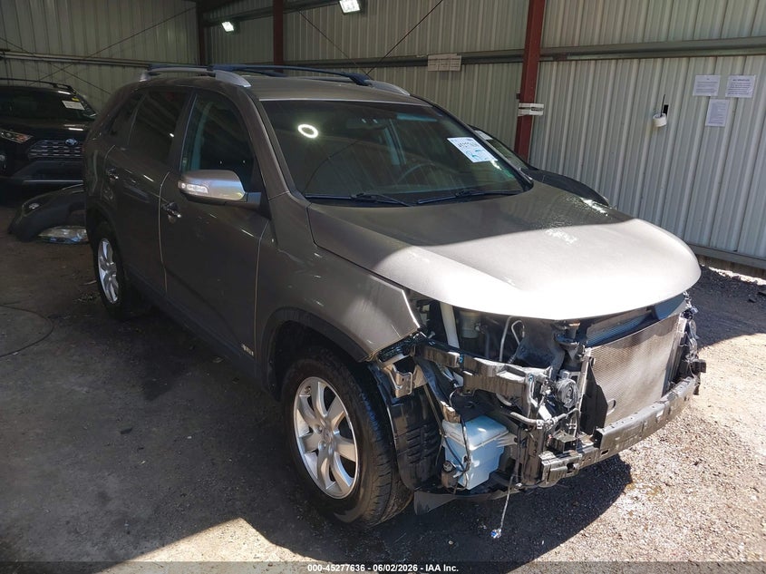 2013 Kia Sorento VIN 5XYKTCA63DG334950 IAAI salvage auction — FRONT END, Clear (Virginia), sold $750 on 2026-07-23 (photo 1)