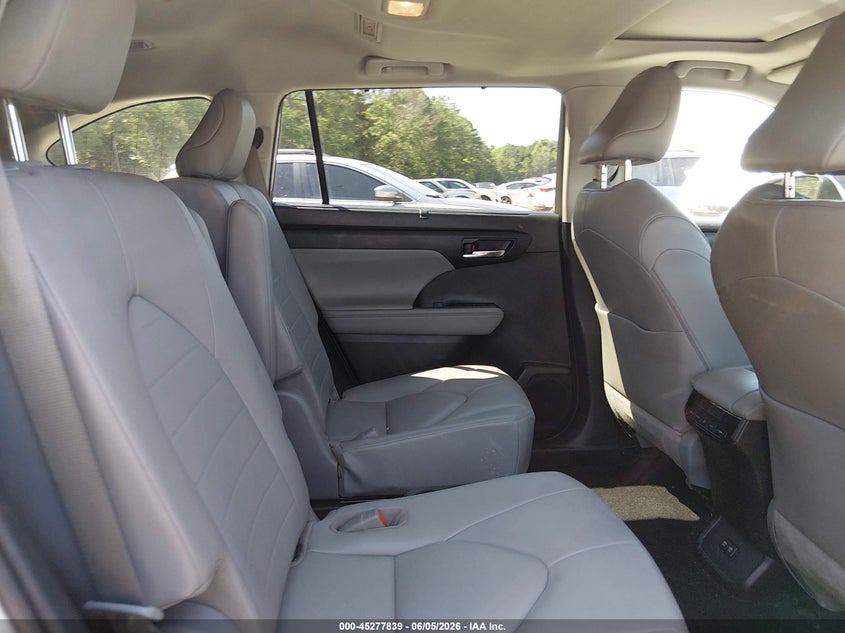 2020 Toyota Highlander VIN 5TDGBRCH8LS507499 IAAI salvage auction — REAR END, Salvage Title, sold $18,200 on 2026-07-09 (photo 8)