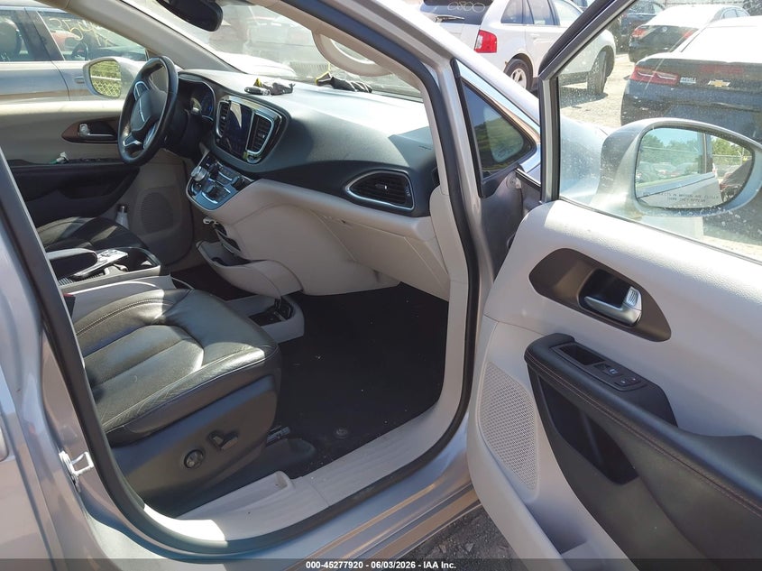 2017 Chrysler Pacifica VIN 2C4RC1EG2HR796648 IAAI salvage auction — FRONT END, Salvage Title, sold $2,050 on 2026-07-22 (photo 5)
