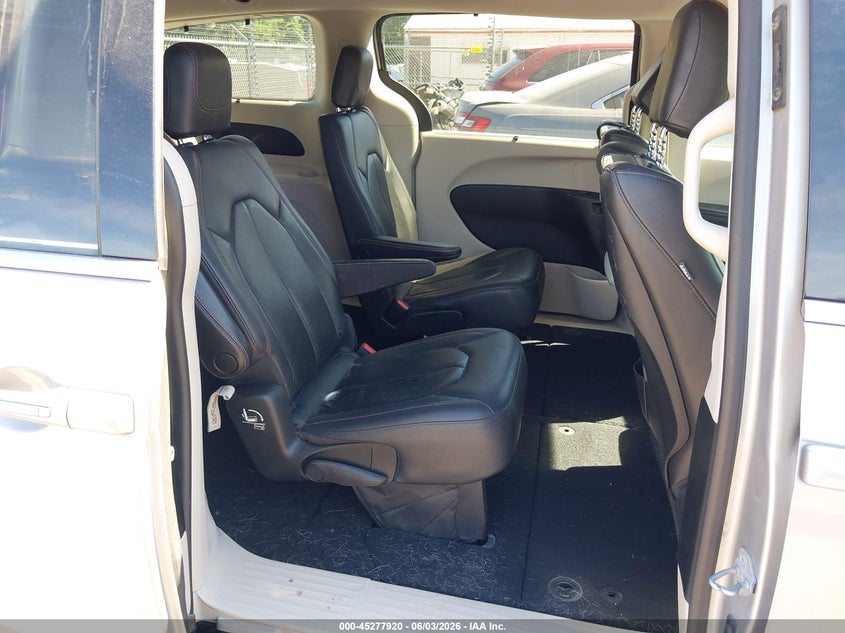 2017 Chrysler Pacifica VIN 2C4RC1EG2HR796648 IAAI salvage auction — FRONT END, Salvage Title, sold $2,050 on 2026-07-22 (photo 8)