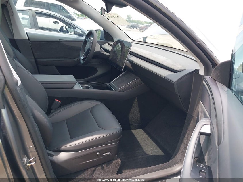 2026 Tesla Model y VIN 7SAYGDEE8TA380432 IAAI salvage auction — REAR END, Salvage Title, sold $21,800 on 2026-07-21 (photo 5)